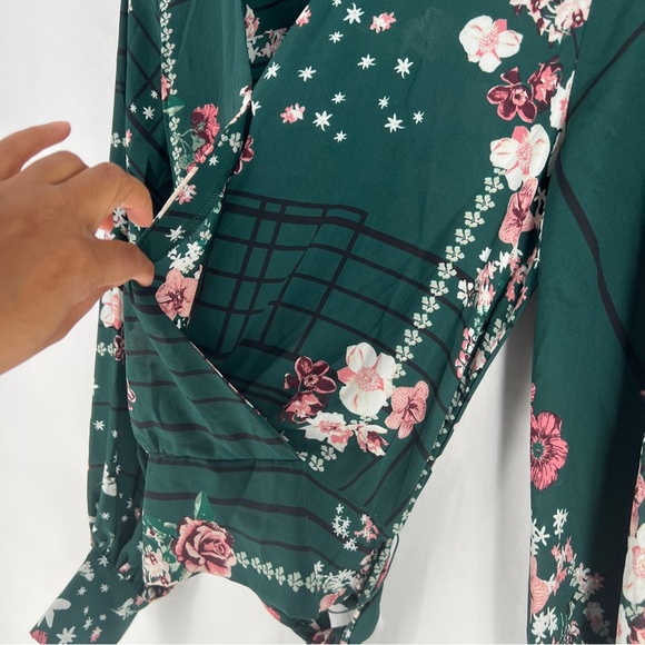 New York & Company Floral Green Full‎ Sleeve Tie Waist Faux Wrap Top Size S - Picture 6 of 14